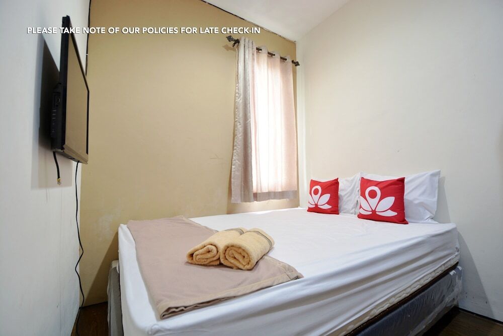Джакарта: ZEN Rooms Radio Dalam