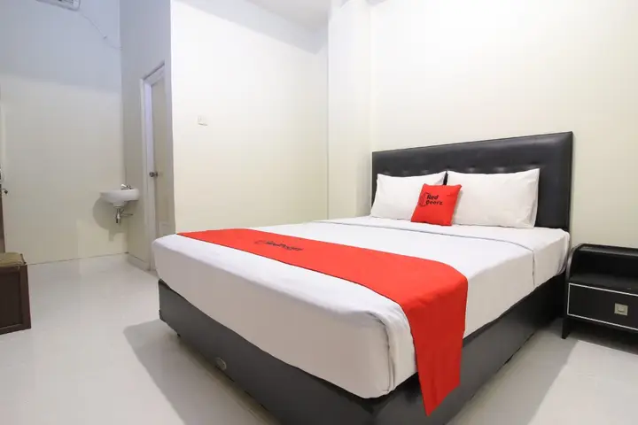 Депок: RedDoorz Plus near Universitas Negeri Yogyakarta