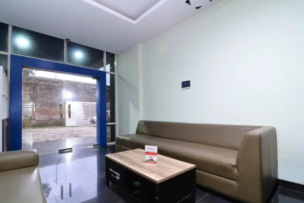 Суракарта: RedDoorz near Museum Keraton Surakarta