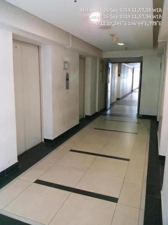 Джакарта: Sudirman Park Apartment by Merry