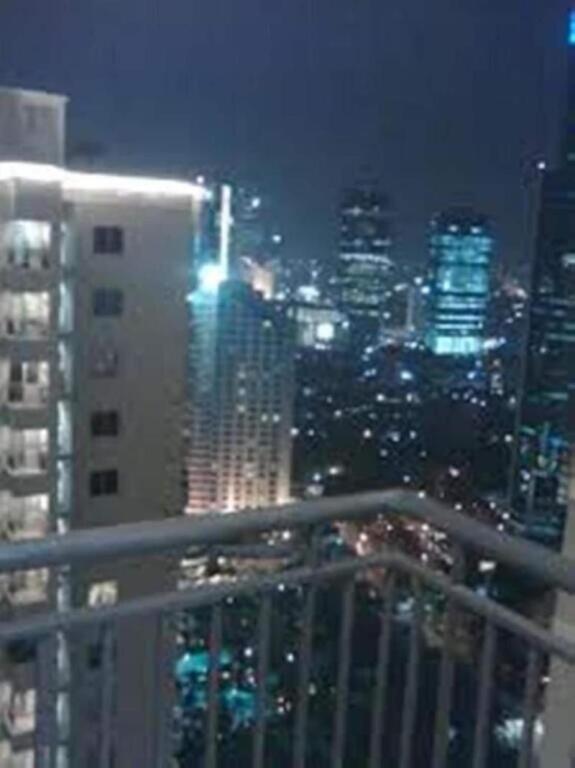 Джакарта: Sudirman Park Apartment by Merry