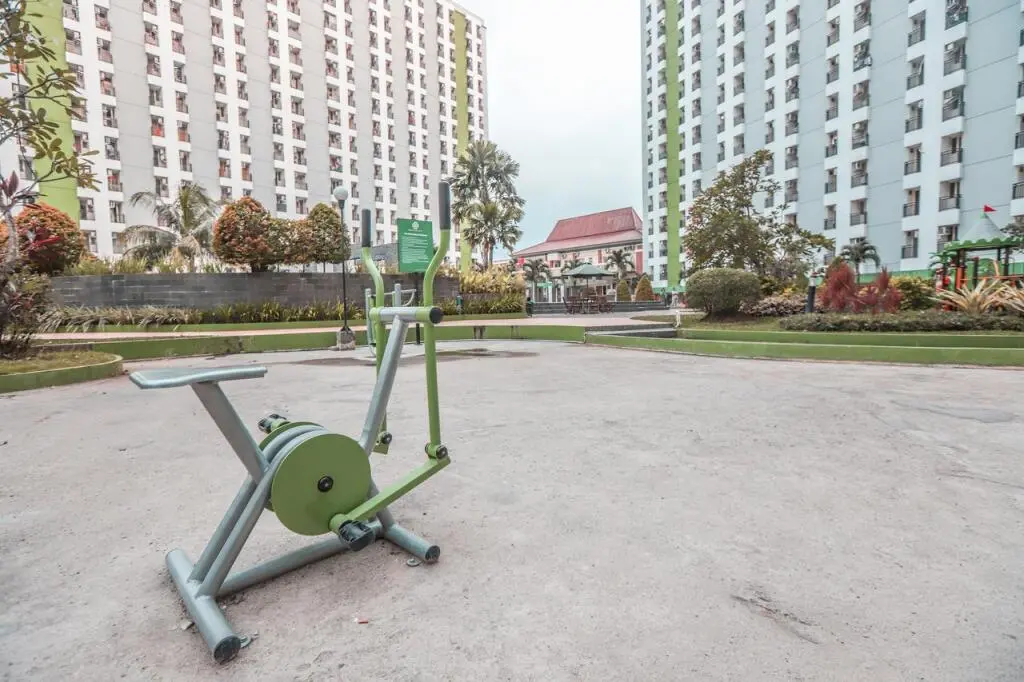 Южный Тангеранг: Green Lake View Luxury Apartment by Indah