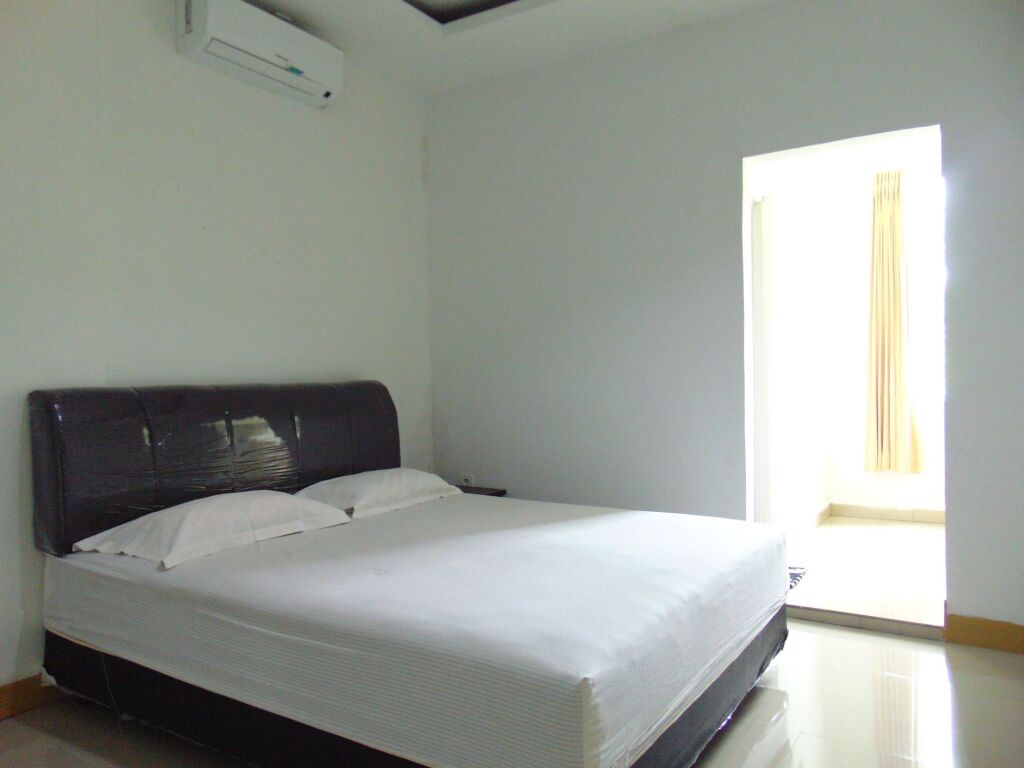 Унгасан: Room 868