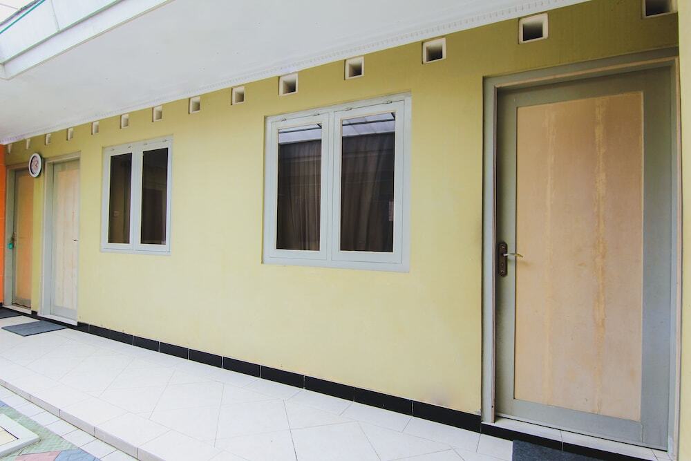 Griya Batik Giri Sekar Homestay — фото 1