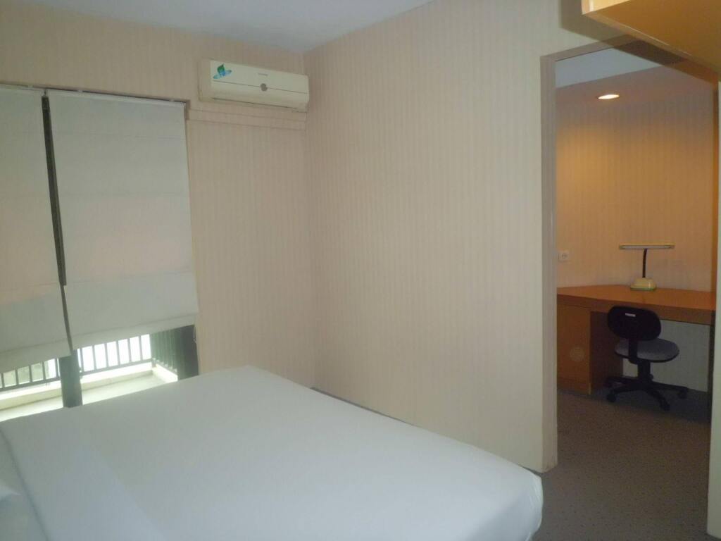 Джакарта: Shinju Apartment
