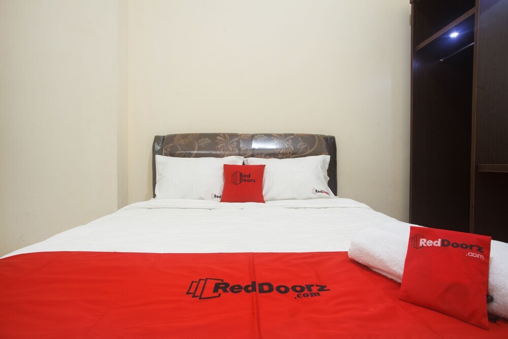 Сурабая: RedDoorz near Terminal Bungur Asih