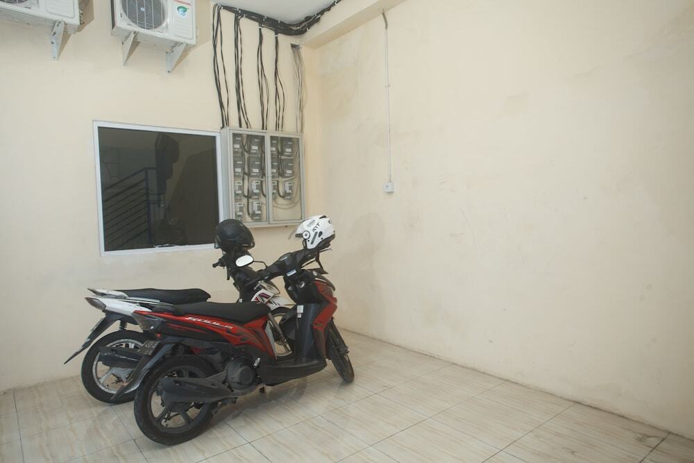 Сурабая: RedDoorz near Terminal Bungur Asih