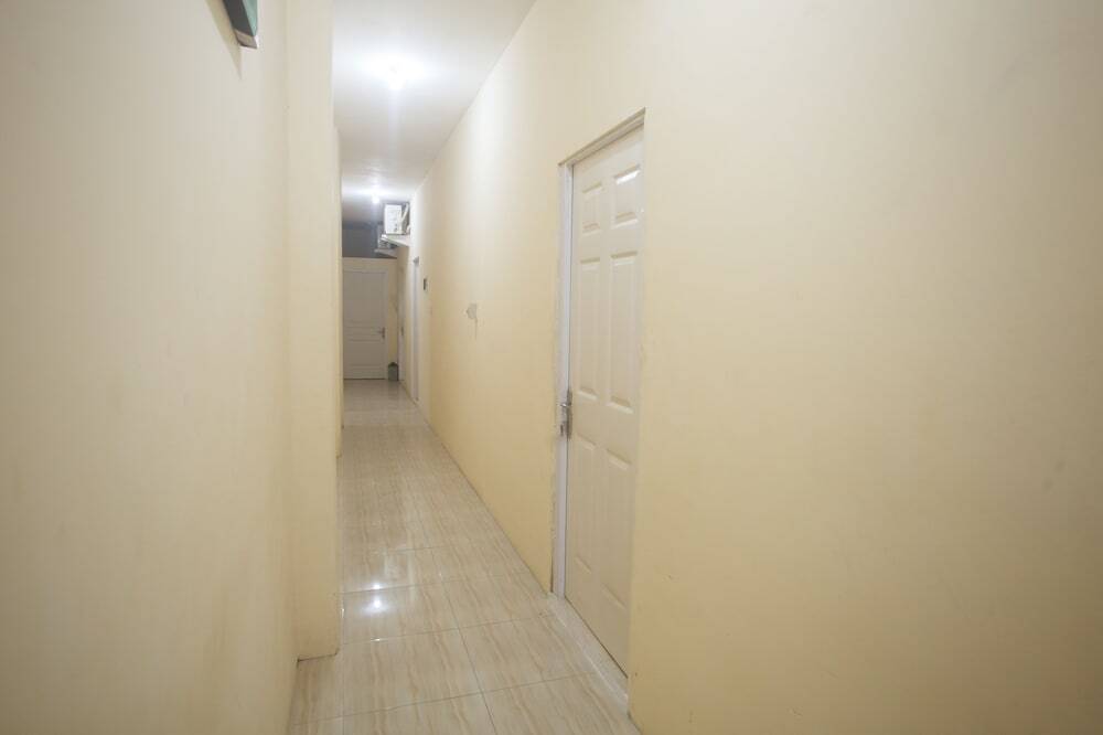 Сурабая: RedDoorz near Terminal Bungur Asih