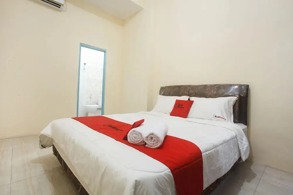 Сурабая: RedDoorz near Terminal Bungur Asih