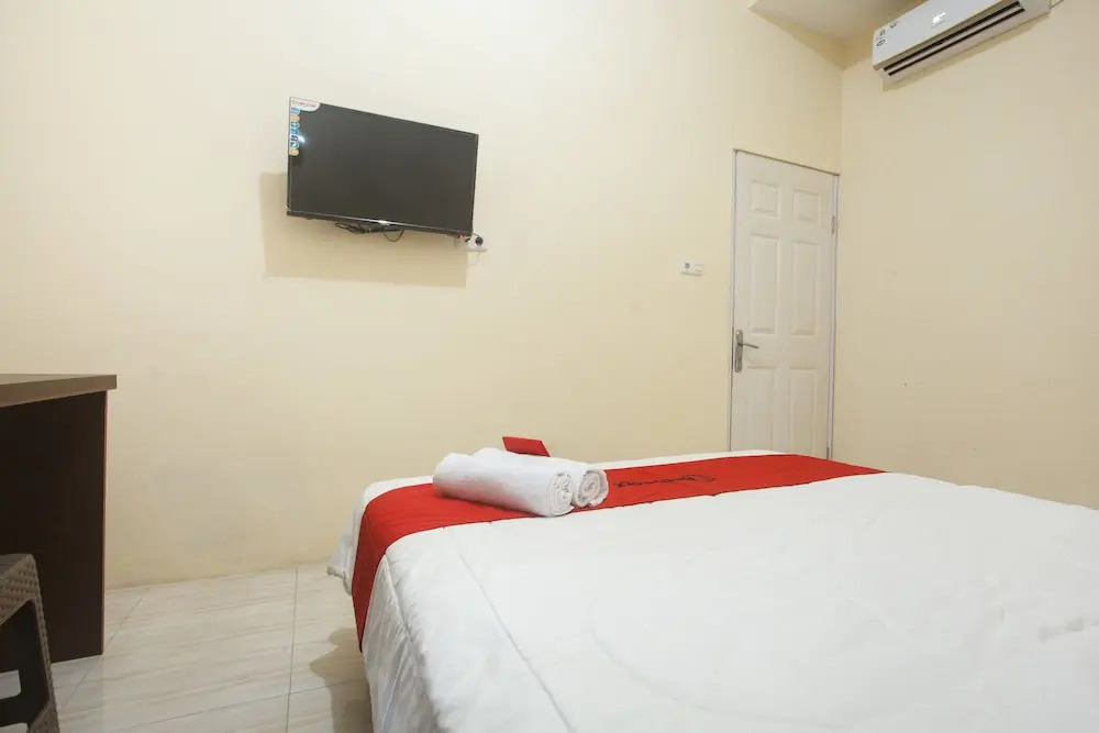 Сурабая: RedDoorz near Terminal Bungur Asih