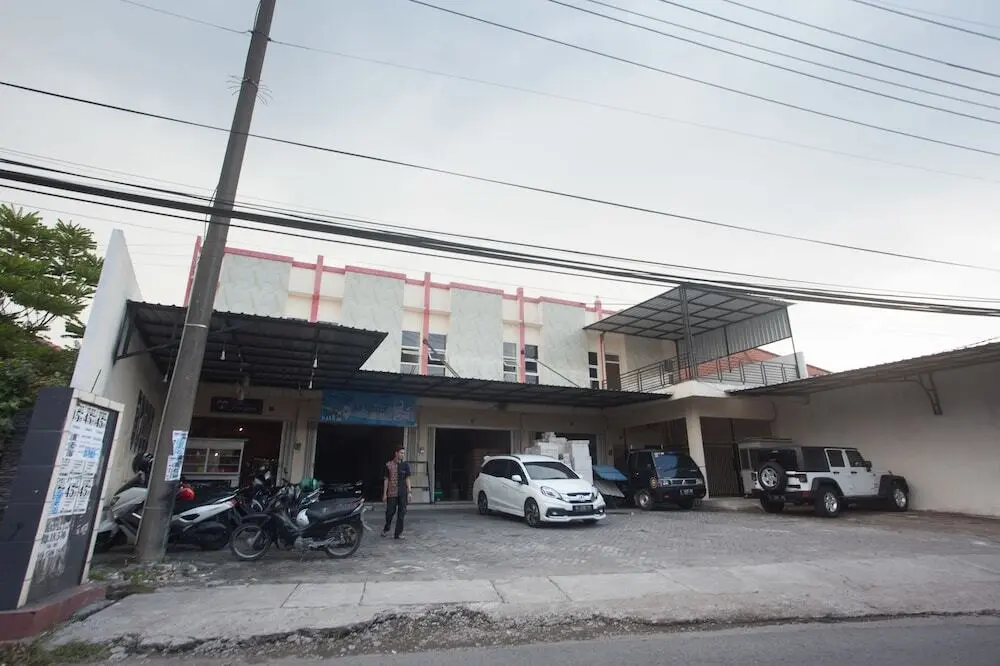 Сурабая: RedDoorz near Terminal Bungur Asih