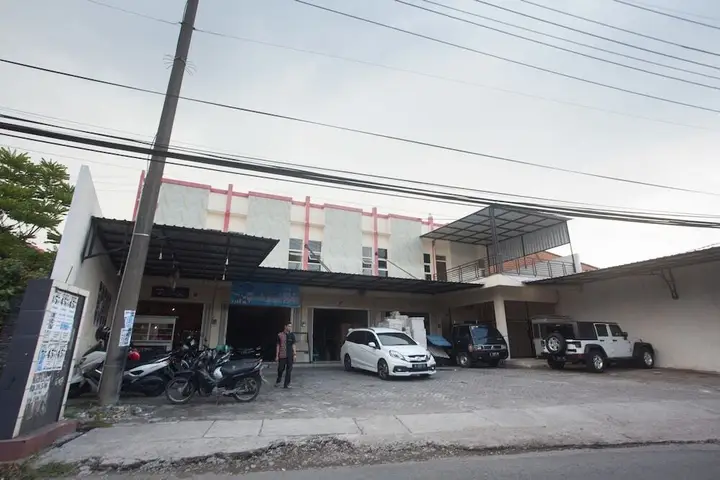 Сурабая: RedDoorz near Terminal Bungur Asih