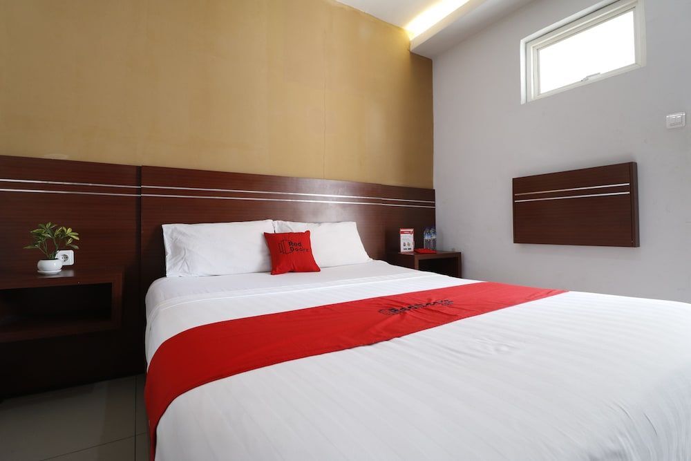 Матарам: RedDoorz Plus @ Cakranegara