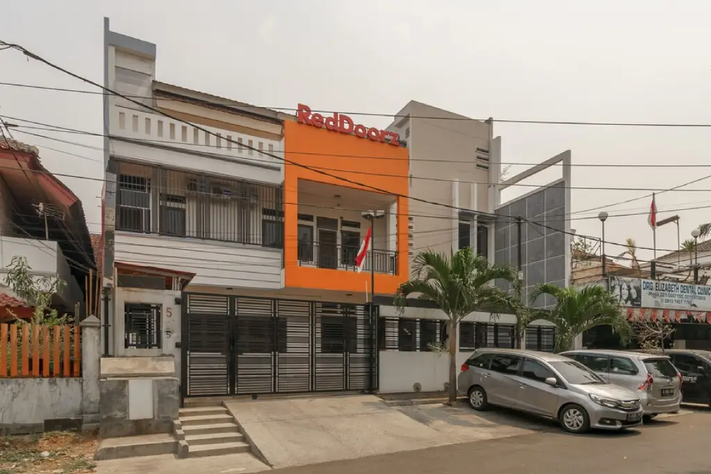 Джакарта: RedDoorz Plus @ Tanjung Duren