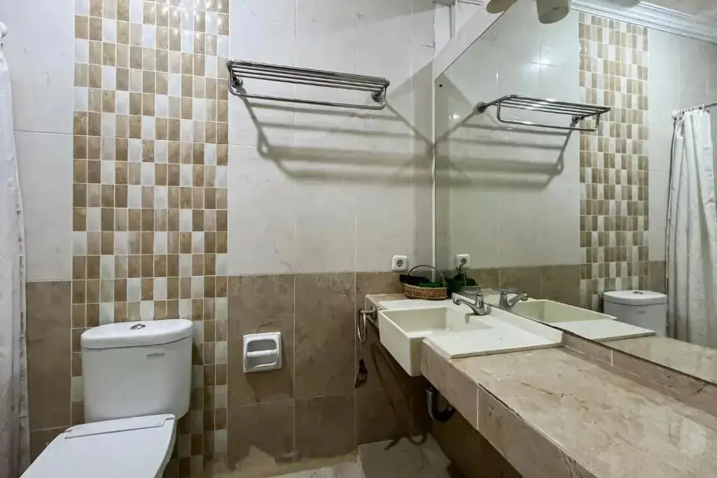 Джакарта: RedDoorz Plus @ Jalan Dharmawangsa