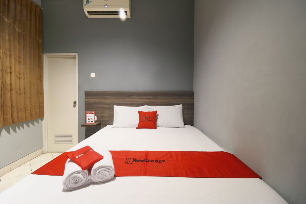 Джакарта: RedDoorz Plus near RS Harapan Kita