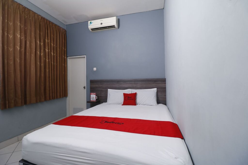 Джакарта: RedDoorz Plus near RS Harapan Kita