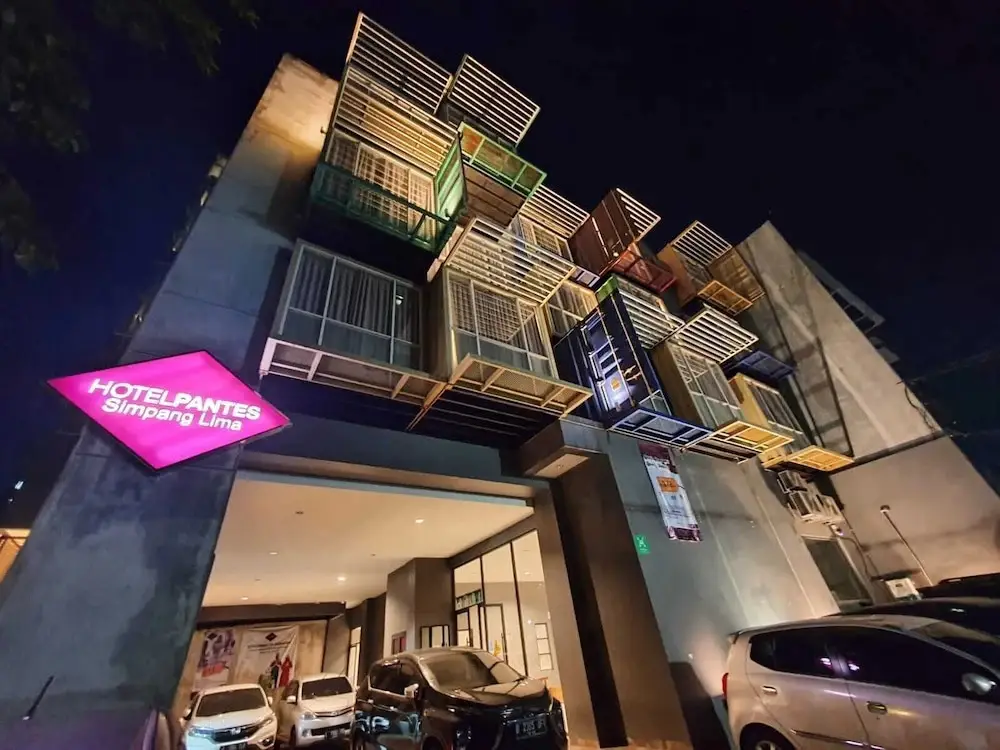 Семаранг: RedDoorz Plus near Simpang Lima