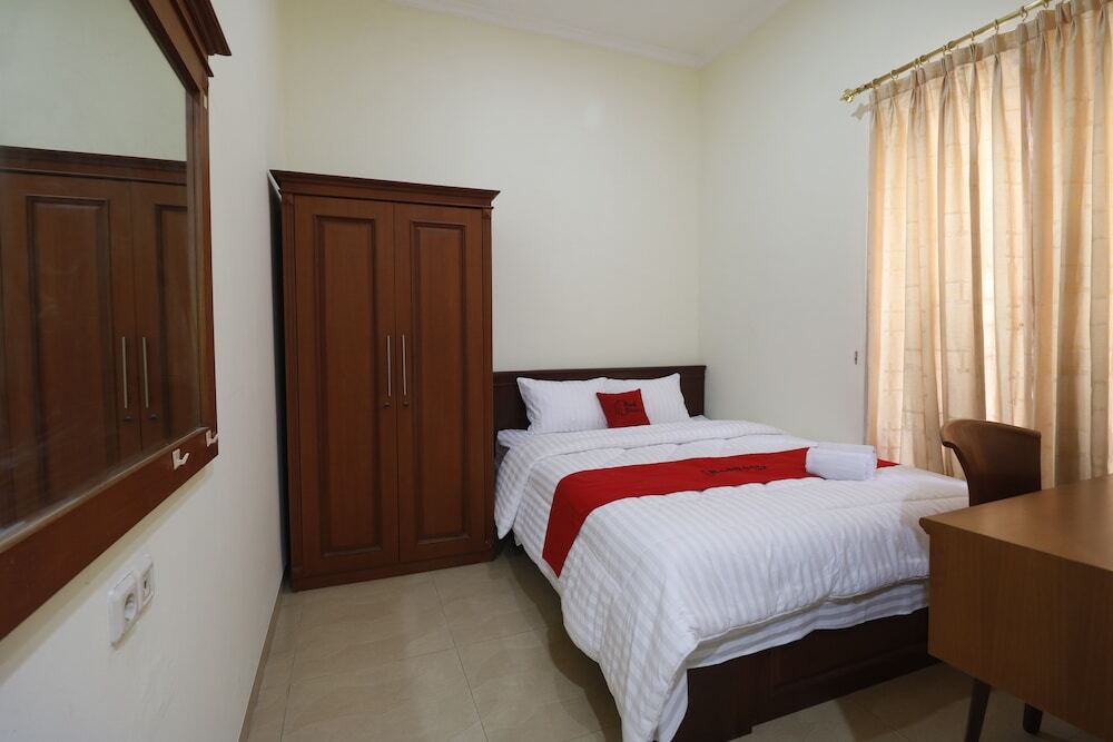 Джакарта: RedDoorz Plus @ Cempaka Putih Timur
