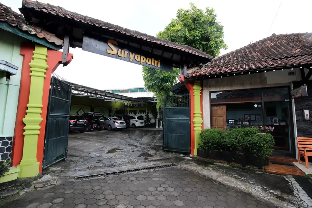 Джокьякарта: RedDoorz Plus Syariah near Lempuyangan Station 3