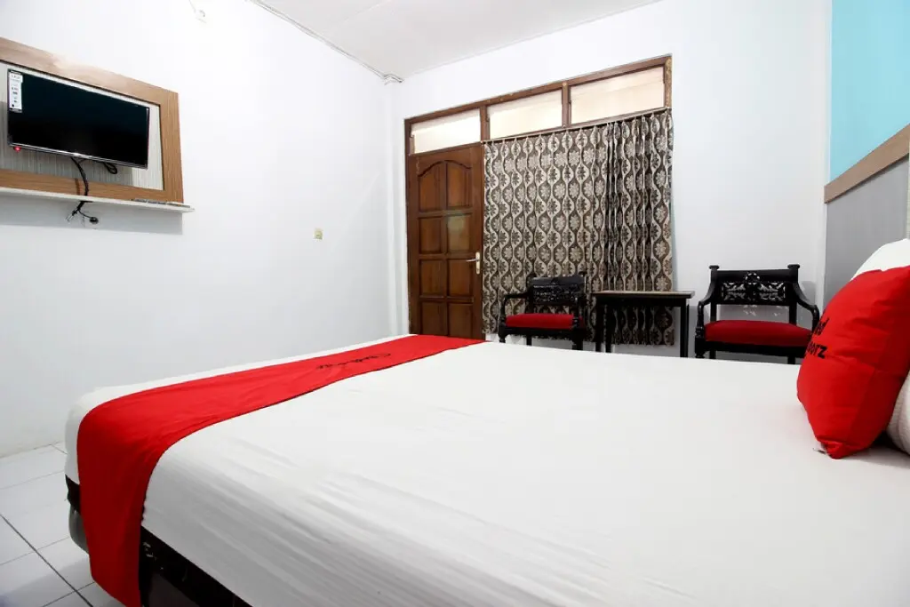 Джокьякарта: RedDoorz Plus Syariah near Lempuyangan Station 3