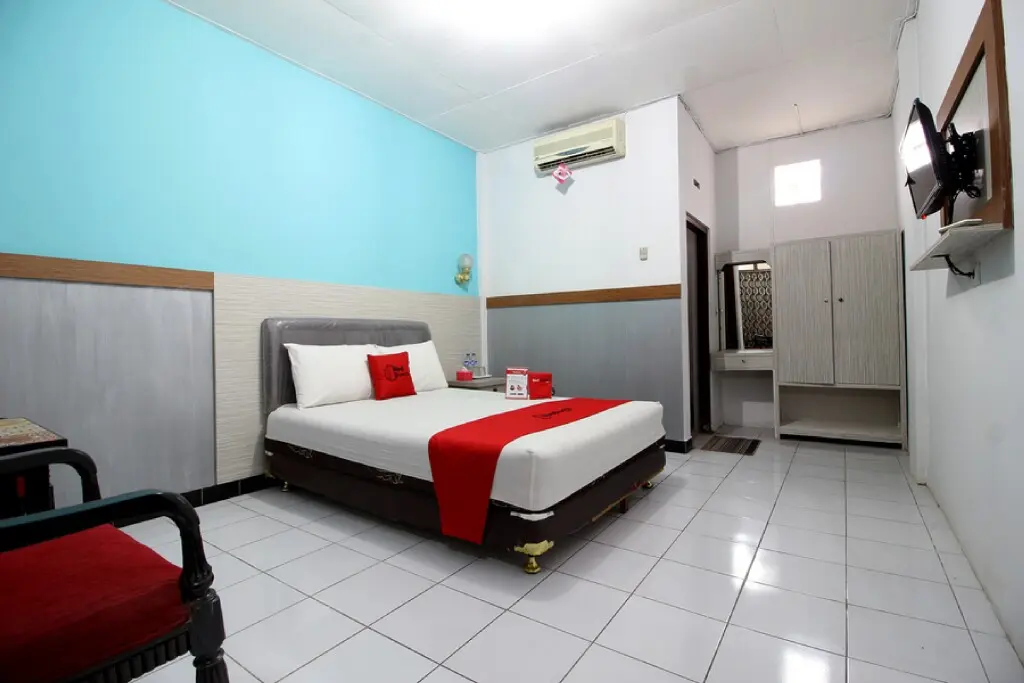 Джокьякарта: RedDoorz Plus Syariah near Lempuyangan Station 3