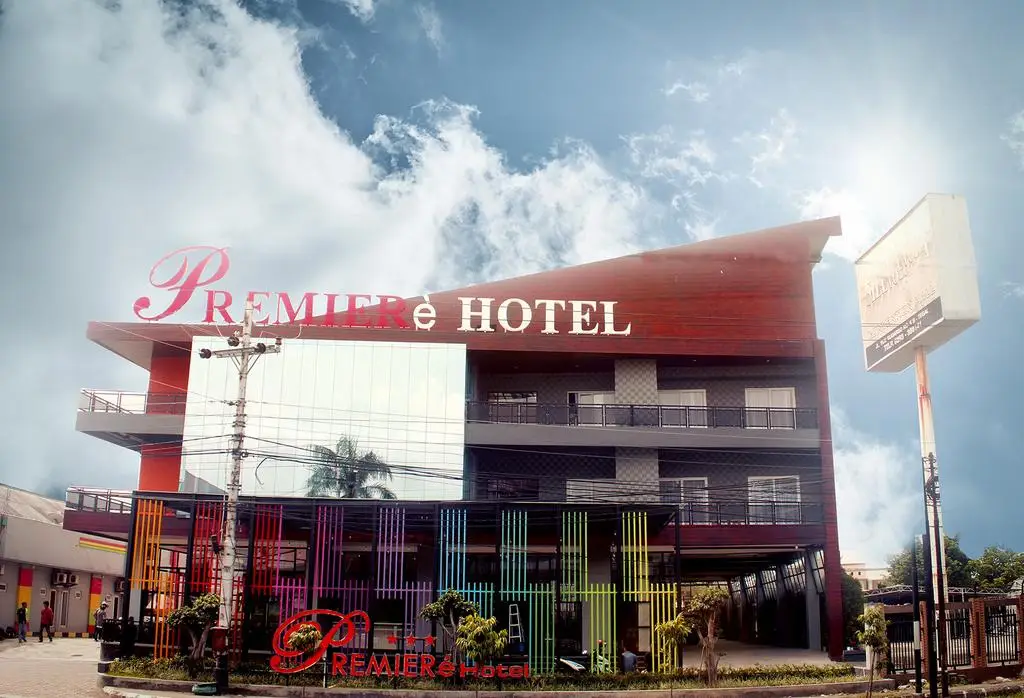 Тегал: Premiere Hotel Tegal