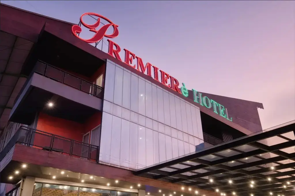 Тегал: Premiere Hotel Tegal