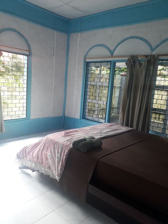 Jerowaru: Cendrawasih Bungalows