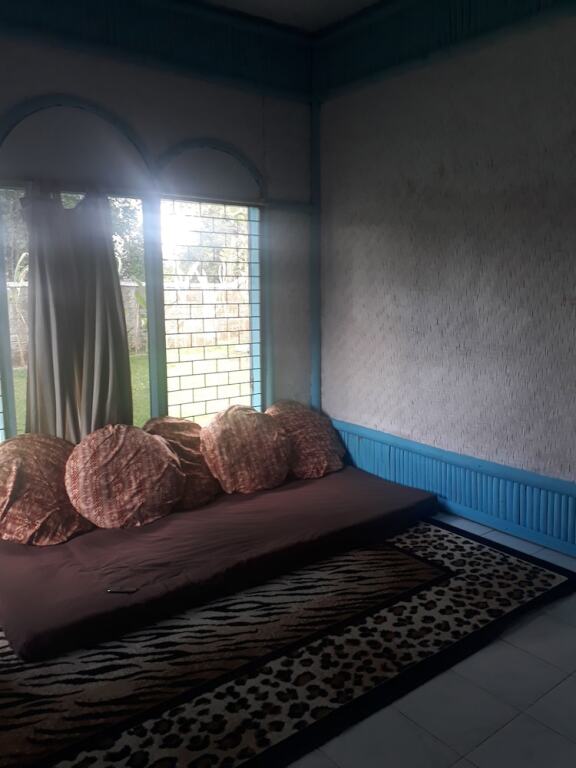 Jerowaru: Cendrawasih Bungalows
