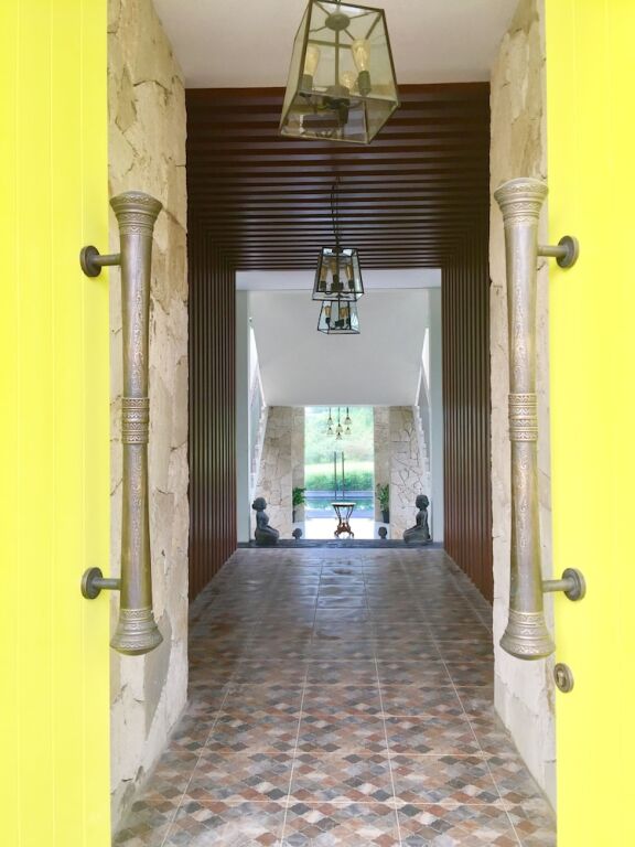 Джимбаран: Yellow Door