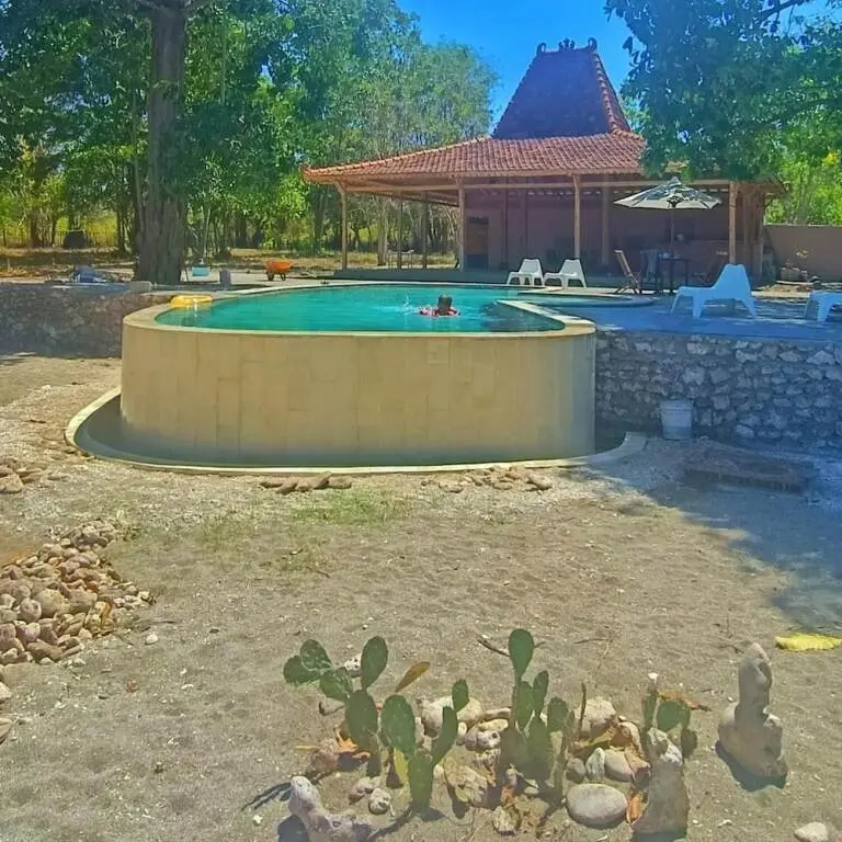 Мойо: Maleo Moyo Seaside Resort