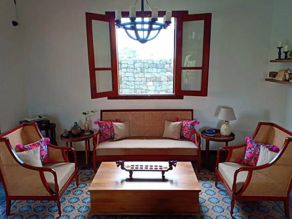 Караганьяр: Villa Aquin