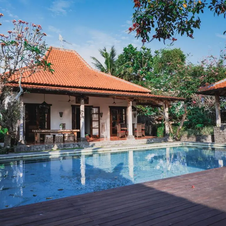 Караганьяр: Villa Aquin