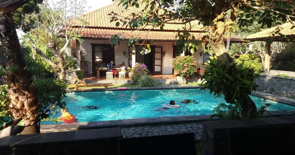 Караганьяр: Villa Aquin