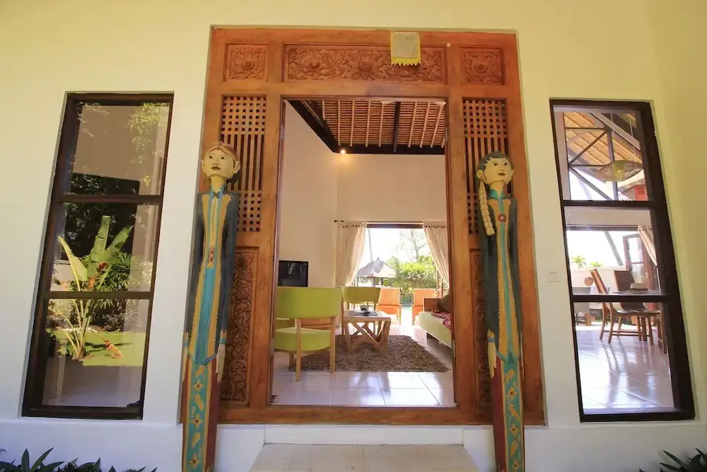 Кубутамбахан: Kembali Villa