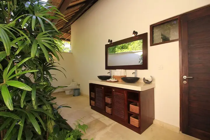 Кубутамбахан: Kembali Villa