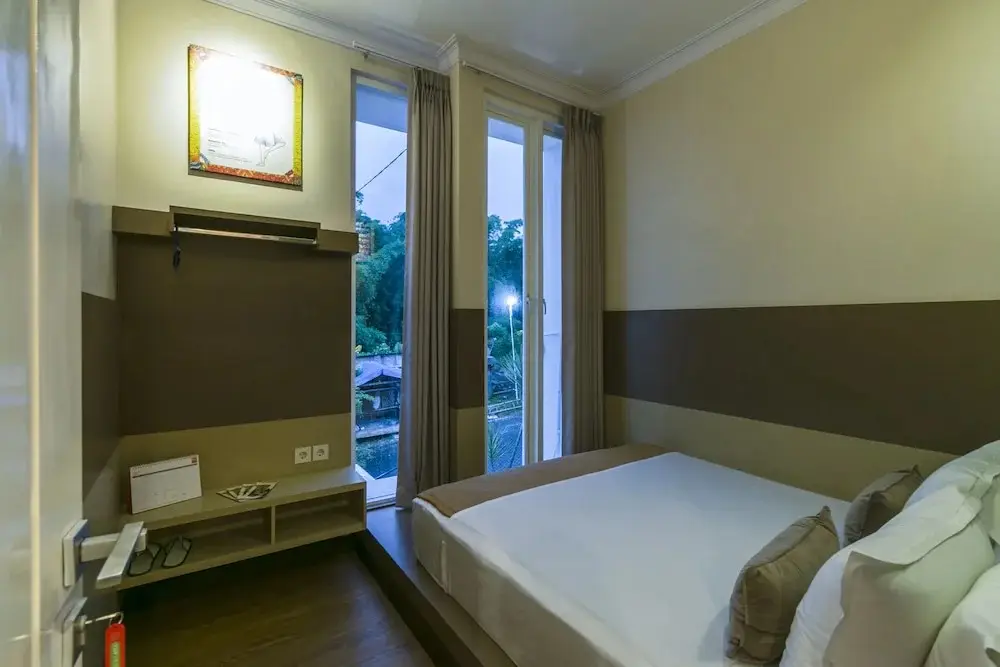 Бату: Dhanesvara Holistic Villa