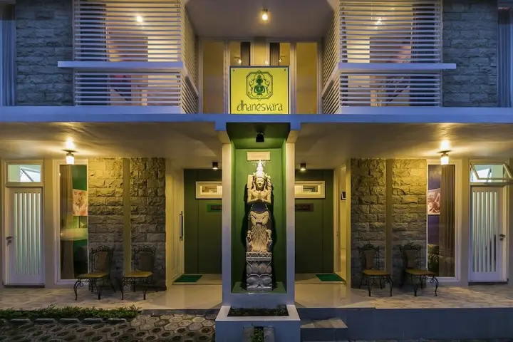 Бату: Dhanesvara Holistic Villa