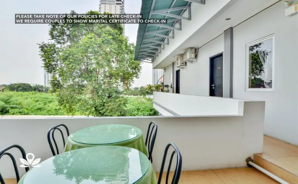 Джакарта: ZEN Rooms near Mercubuana Syariah