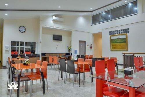 Бандунг: ZEN Rooms near Airport Bandung