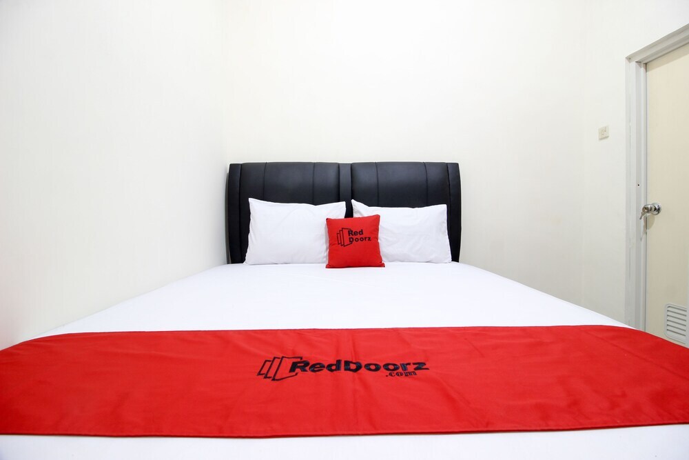 Депок: RedDoorz Plus near STIE YKPN 2