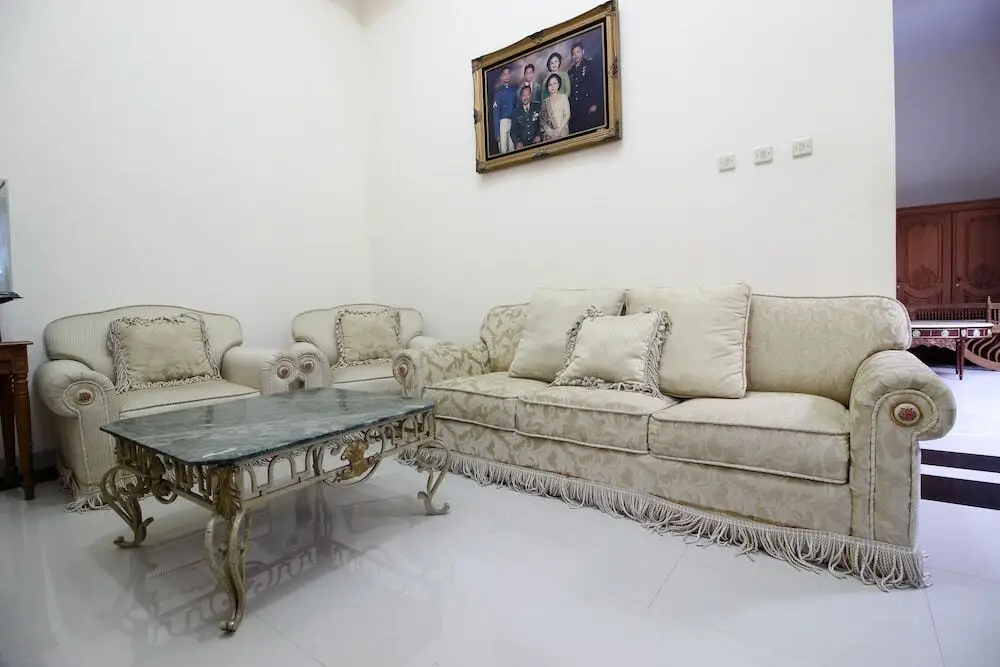 Депок: RedDoorz Plus near STIE YKPN 2
