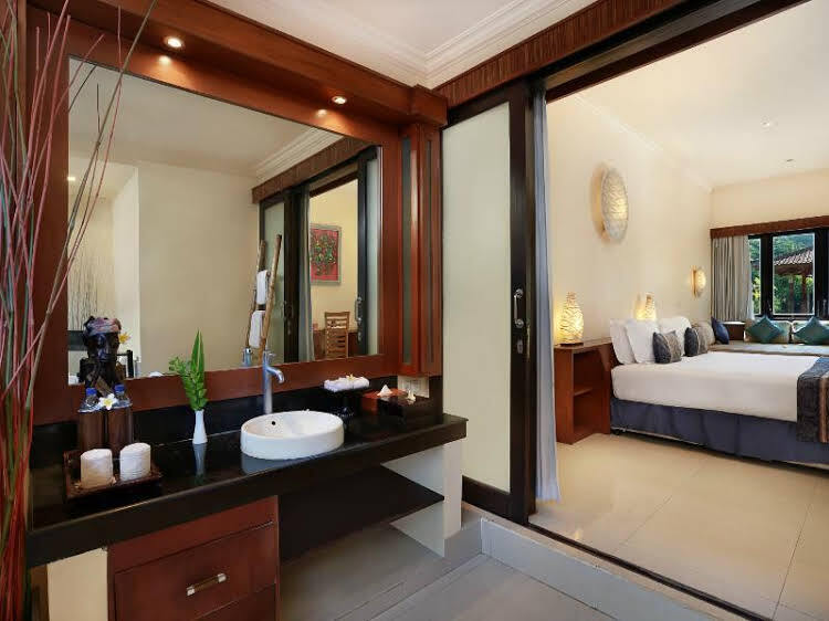 Гили Траванган: Akoya Pool Villa
