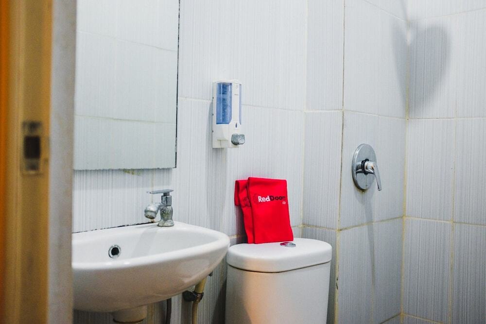 Макассар: Reddoorz Plus near Mall Ratu Indah 2