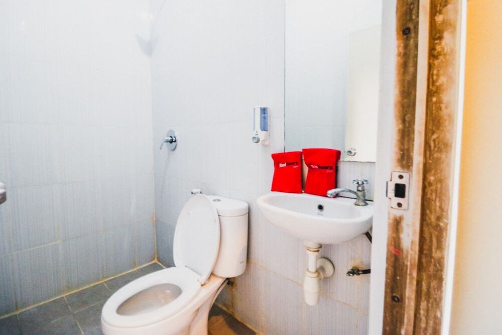 Макассар: Reddoorz Plus near Mall Ratu Indah 2