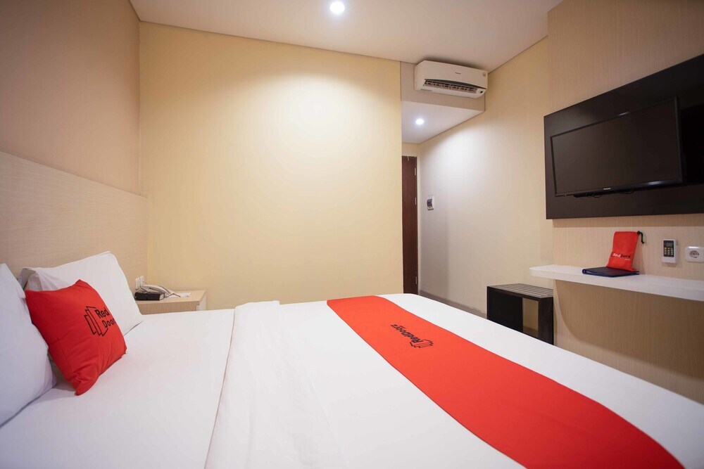 Чикаранг: RedDoorz Premium near Kawasan Industri Cikarang