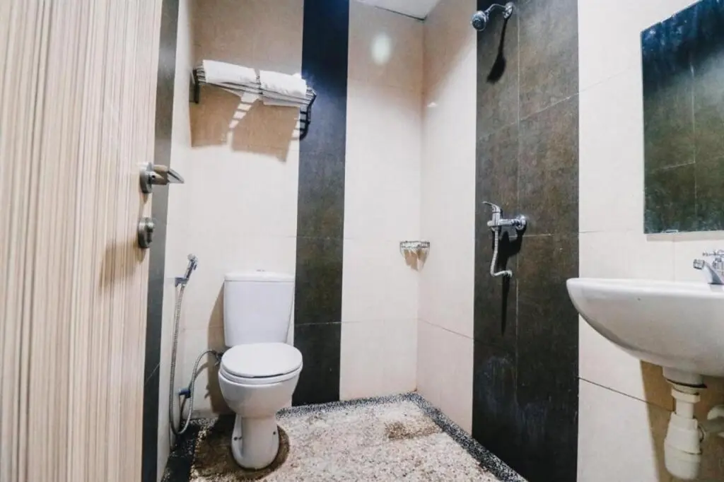 Макассар: RedDoorz Plus near Sultan Hasanuddin Airport
