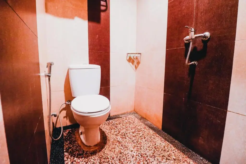 Макассар: RedDoorz Plus near Sultan Hasanuddin Airport