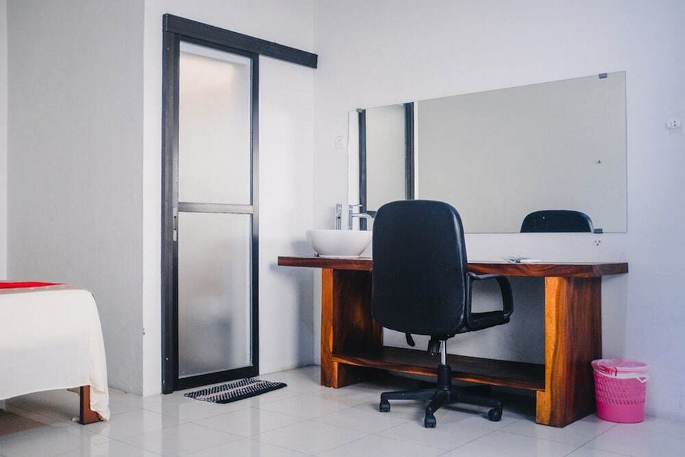 Сукарайя: RedDoorz near Exit Toll Sirkuit Sentul